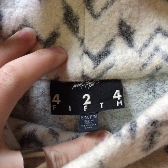 SOLD Amazing Lord & Taylor poncho! - Picture 6 of 7